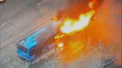 Камера зафиксировала начало пожара в московском автобусе
