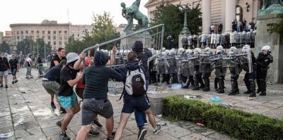 Сербская оппозиция осталась с «горсткой отмороженных хулиганов»