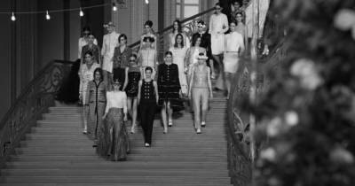 Модный дом Chanel представил кутюрную коллекцию весна-лето 2021 (фото, видео)