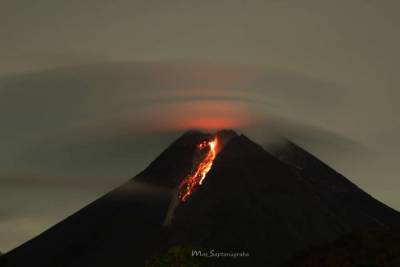 В Индонезии проснулся вулкан Мерапи – невероятные фото