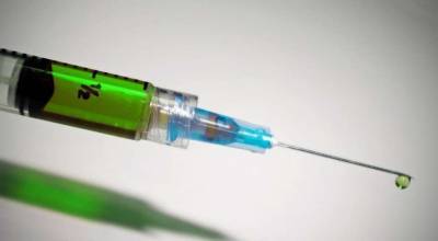 Участница испытаний китайской вакцины умерла от COVID в Перу