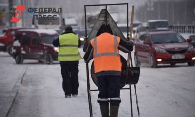 В екатеринбургском районе Краснолесье эвакуируют машины из-за уборки снега