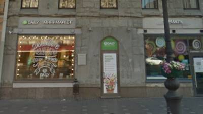 Невский дешевеет: "Азбука вкуса" закрыла мини–маркет в центре