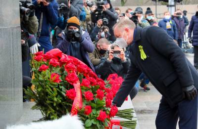 Александр Беглов в День снятия блокады Ленинграда возложил цветы к Матери-Родине