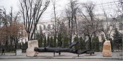 Взгляд в прошлое. В Киеве открыли новую инсталляцию памяти жертв Холокоста — фото