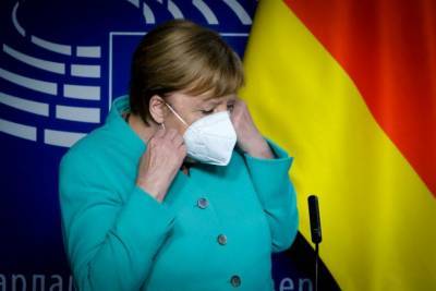 «Мы не можем говорить об ослаблении»: Меркель хочет максимально ограничить поездки