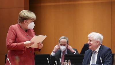 Полная изоляция: Меркель хочет сократить авиасообщение с Германий почти до нуля