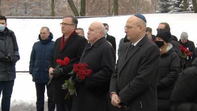 Мероприятие по случаю Международного дня памяти жертв Холокоста прошло у минского мемориала «Яма»
