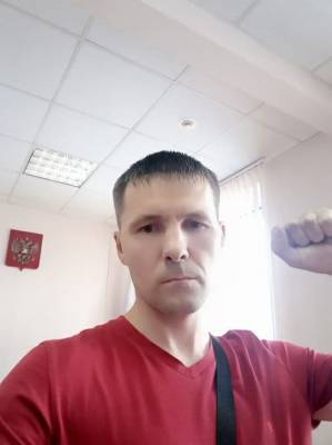 В Челябинске члена КПРФ задержали за участие в митинге в поддержку Навального
