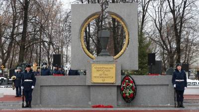 В Рязани возложили цветы в честь 77-й годовщины полного освобождения Ленинграда от блокады