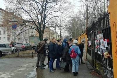 Стихийный мемориал блокадникам появился на Васильевском острове