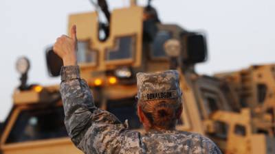 В армии США разрешат красить ногти и носить серьги