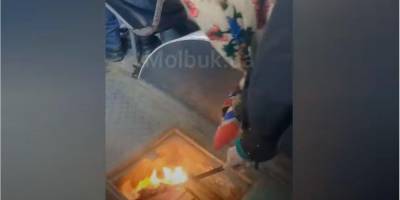 «Понакупают го*на»: в Черновцах водитель троллейбуса зажгла в салоне факел, чтобы отогреть транспорт — видео
