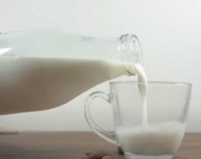 Уксус, спирт и не только: 4 способа проверить, есть ли в молоке добавки