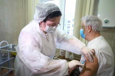 Российские врачи объяснили, кому нельзя вакцинироваться от коронавируса