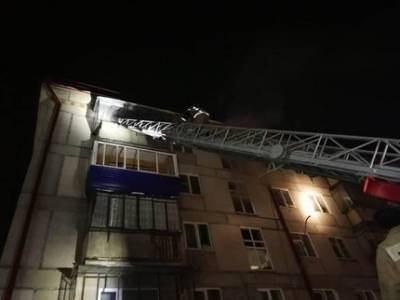 В Башкирии из горящего дома эвакуировали 20 взрослых и троих детей