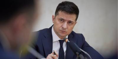 Зеленский отозвал законопроект, которым хотел уволить КСУ в полном составе