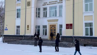 Двух депутатов горсовета Сыктывкара задержали за участие в протестах