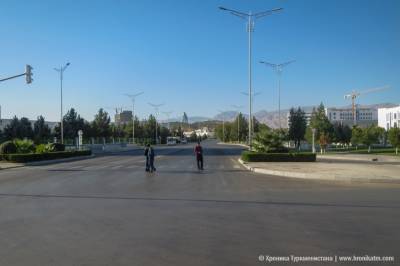 В Ашхабаде уже третий день перекрывают дороги из-за поездок президента