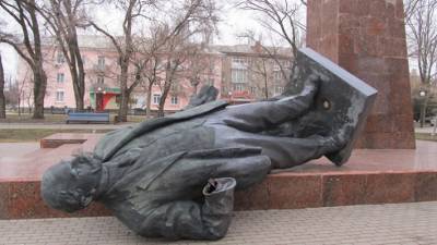 Конец «ленинопада». На Украине снесли последний памятник вождю пролетариата