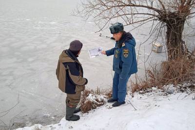 Сотрудники МЧС ДНР призывают не выходить на лед