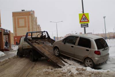 В Чебоксарах эвакуировали более 20 автомобилей, мешающих уборке снега
