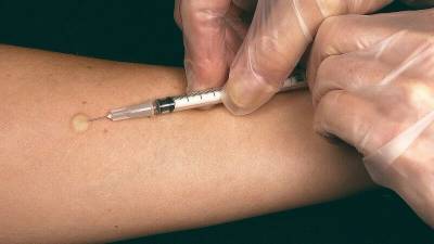 Литовской пациентке ввели пятикратную дозу вакцины от коронавируса