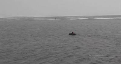 Проплыл на льдине из Полтавской в Кировоградскую область: рыбак полдня дрейфовал на водохранилище