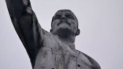 На Украине снесли последний памятник Владимиру Ленину