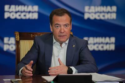 Медведев прокомментировал продление ракетного договора с США