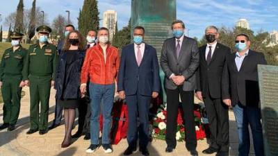 В Иерусалиме возложили венки к памятнику героям блокадного Ленинграда: фоторепортаж
