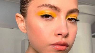 Желтые тени — модный оттенок в макияже поднимет настроение зимой