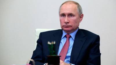 Путин осмотрел экспозицию «Подвиг народа» в московском Музее Победы