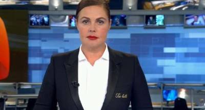 «Лесная нимфа»: российская телеведущая Екатерина Андреева показала фото с купели, позируя без макияжа и с мокрыми волосами