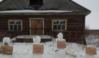 Фото дня: в Архангельской области протестовали снеговики – их лидер задержан