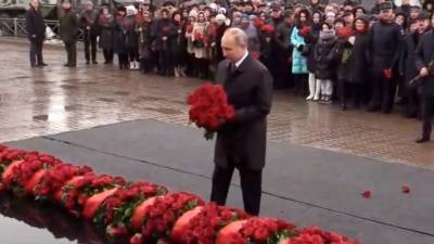 Владимиру Путину показали фрагменты новых фильмов о войне