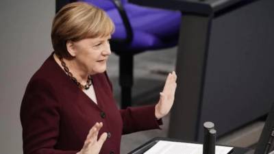 Парикмахерские закрыты: Ангела Меркель рассказала, кто подстригает ей волосы во время локдауна