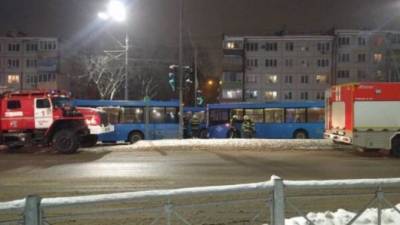 При столкновении автобусов в Брянске, два человека пострадали