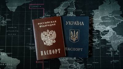 Киев намерен лишить избирательного права украинцев с российским паспортом