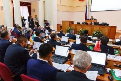 Депутаты предложили сократить число оплачиваемых должностей в Народном Хурале