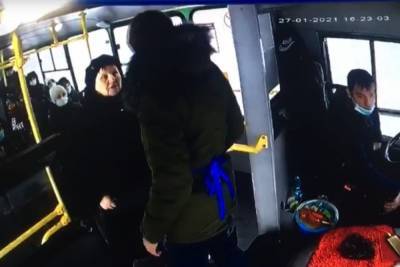 Зачинщицей драки с кондуктором из-за маски в Красноярске стала пассажирка