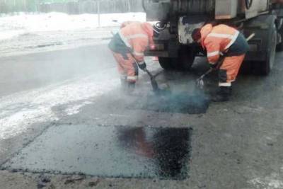 Костромские дорожники кладут асфальт на мокрые дороги — и правильно делают