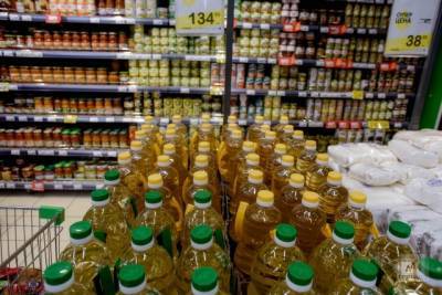 Росстат сообщил о снижении цен на подсолнечное масло и сахар