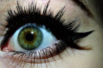О каких возможных болезнях может рассказать цвет глаз