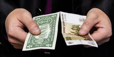 Российский эксперт рассказала о будущем рубля в случае краха доллара
