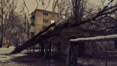 Стихия в Одессе: четыре микрорайона остались без света, тысяча абонентов без тепла
