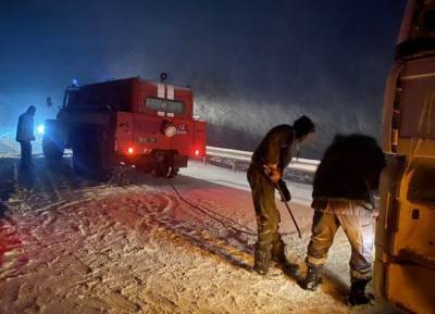 Сотни людей и машин стали заложниками стихии на трассах в Одесской области (фото)