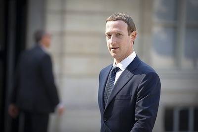 Цукерберг заявил, что Facebook ограничит политический контент