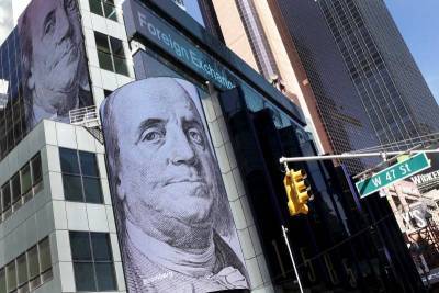 Доллар стабилен вслед за прервавшимся мировым ралли фондовых рынков