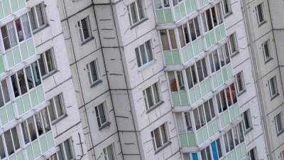 Выпавшая с седьмого этажа в Новосибирске школьница выжила